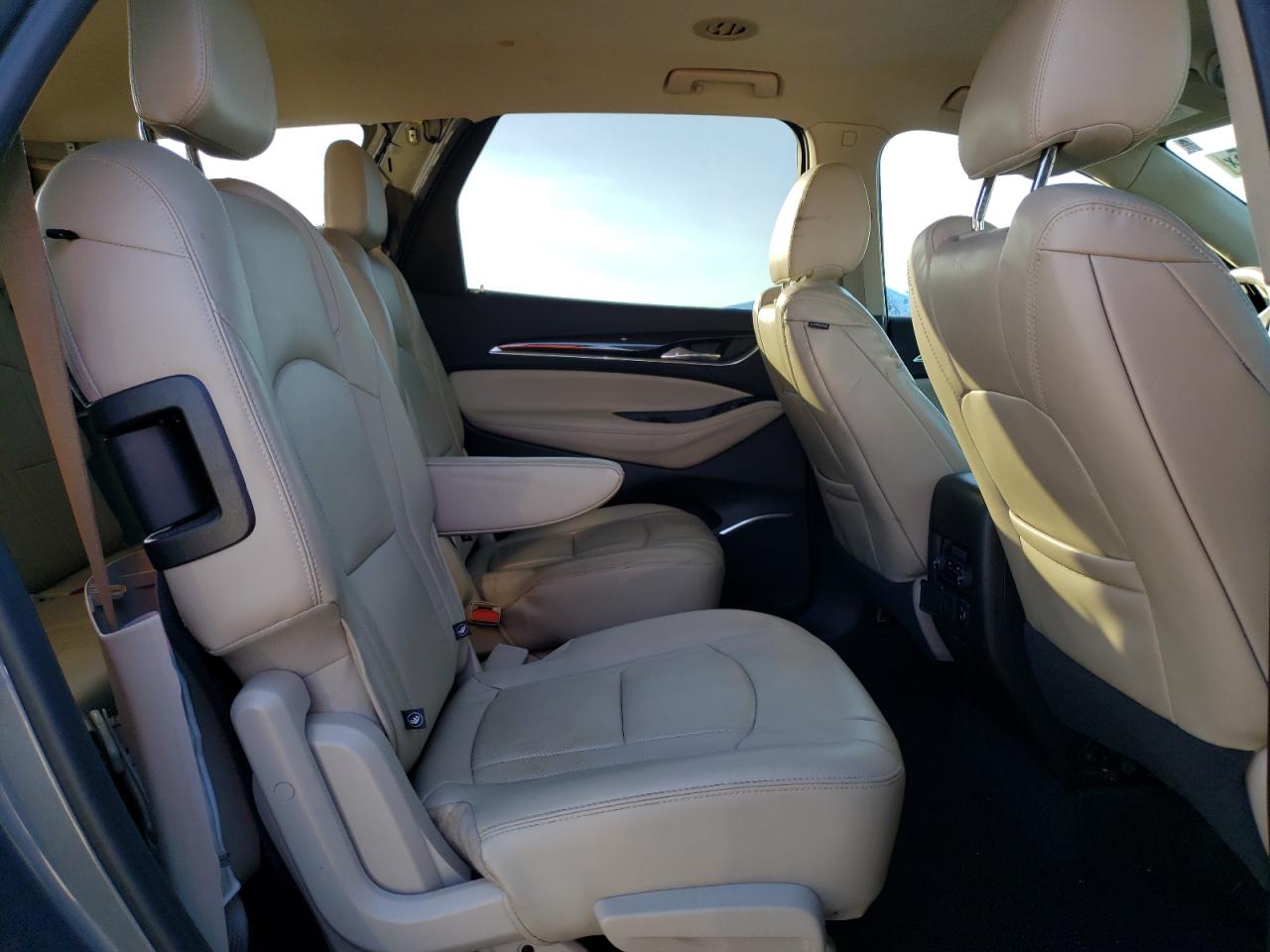 2018 Buick Enclave VIN 5GAERBKW5JJ138560 photo 10