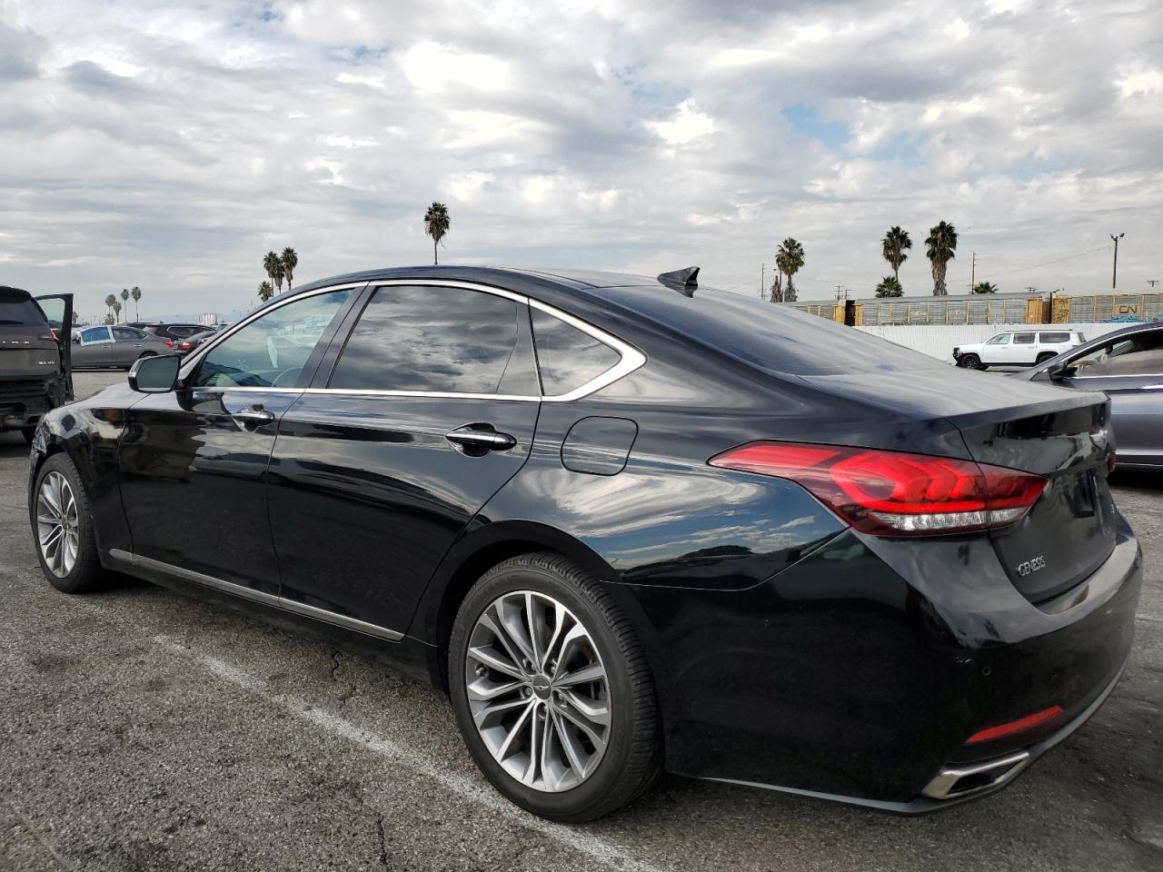 2015 Hyundai Genesis VIN KMHGN4JE1FU025715 photo 2