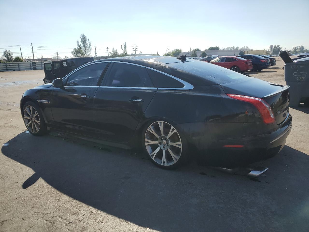2015 Jaguar Xj VIN SAJWA1CZ7F8V86845 photo 2