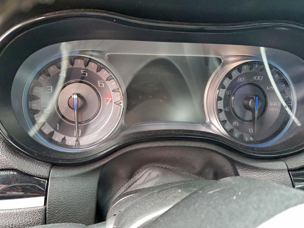 2019 Chrysler 300 VIN 2C3CCABGXKH555464 photo 9