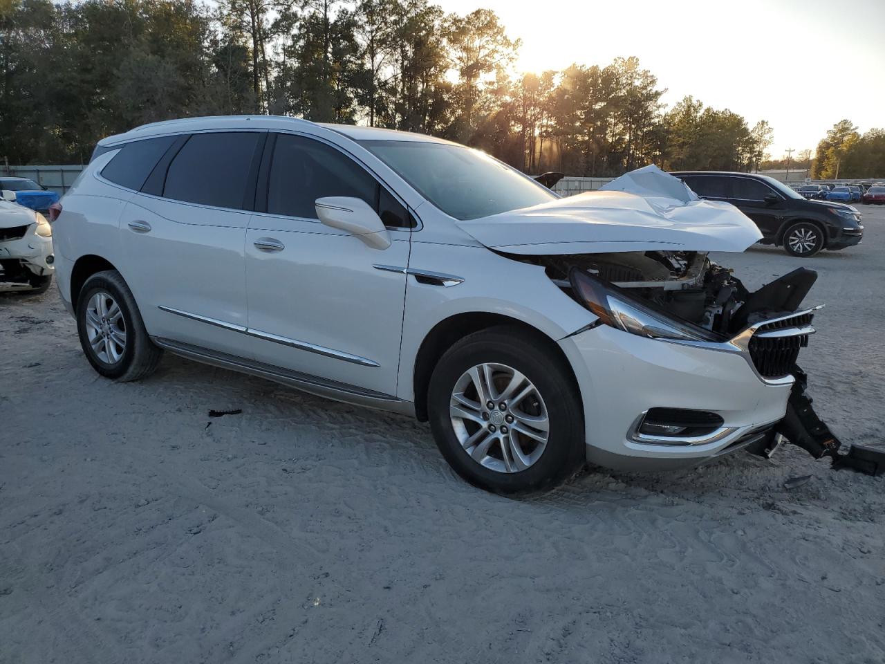 2019 Buick Enclave VIN 5GAERBKWXKJ235206 photo 4
