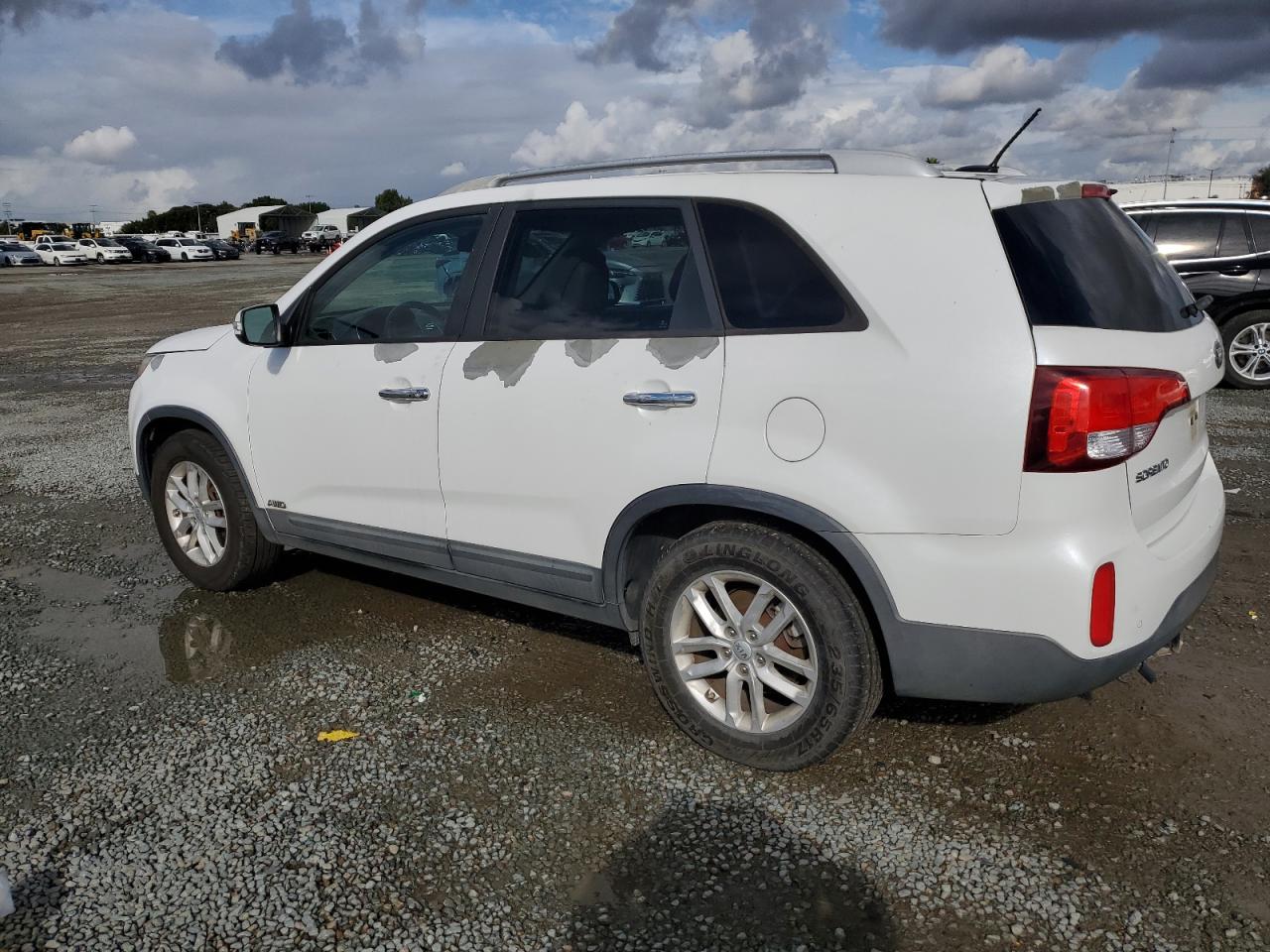 2014 Kia Sorento VIN 5XYKTCA69EG528416 photo 2