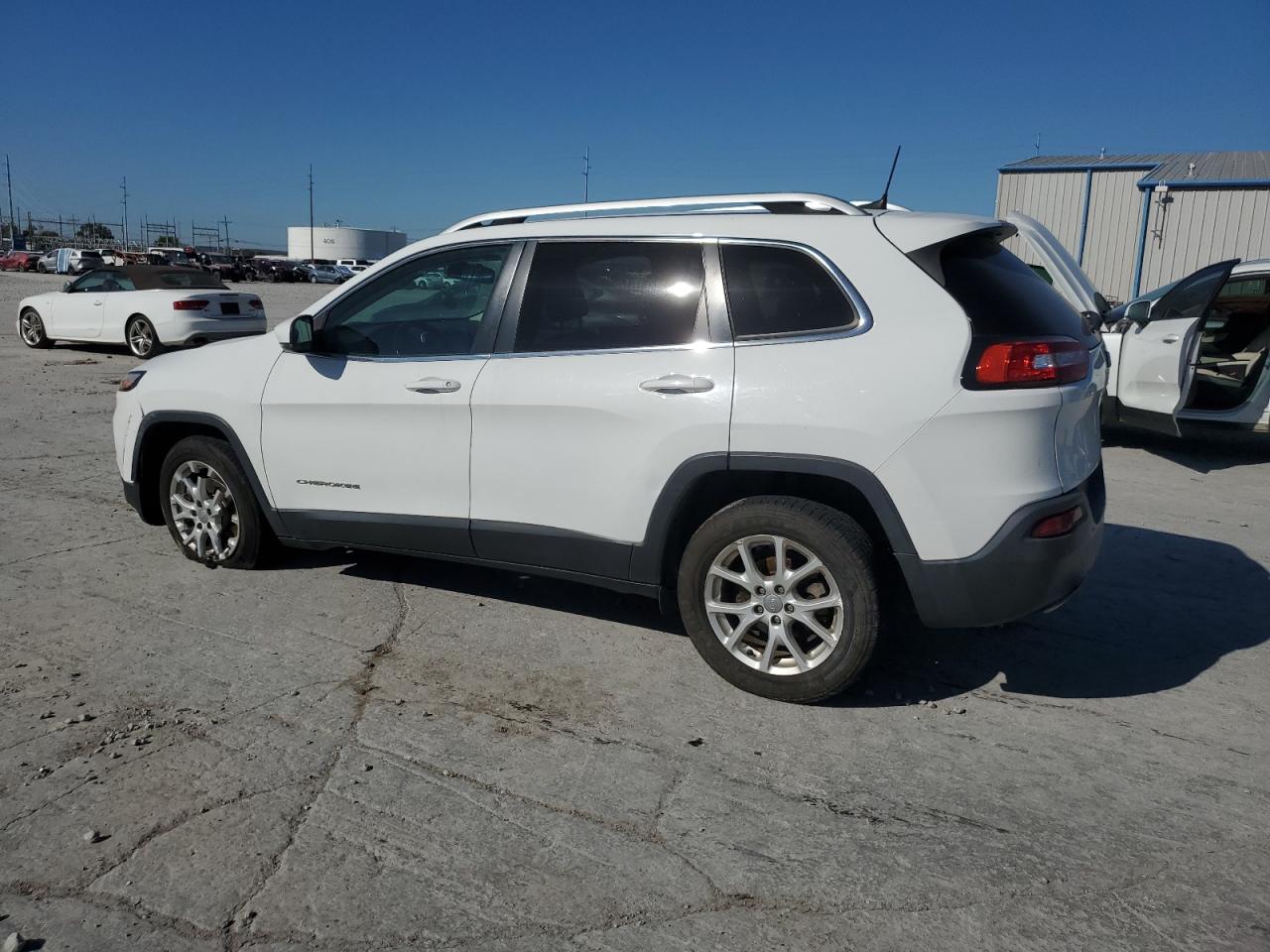 2017 Jeep Grand cher VIN 1C4PJLCB3HW592674 photo 2