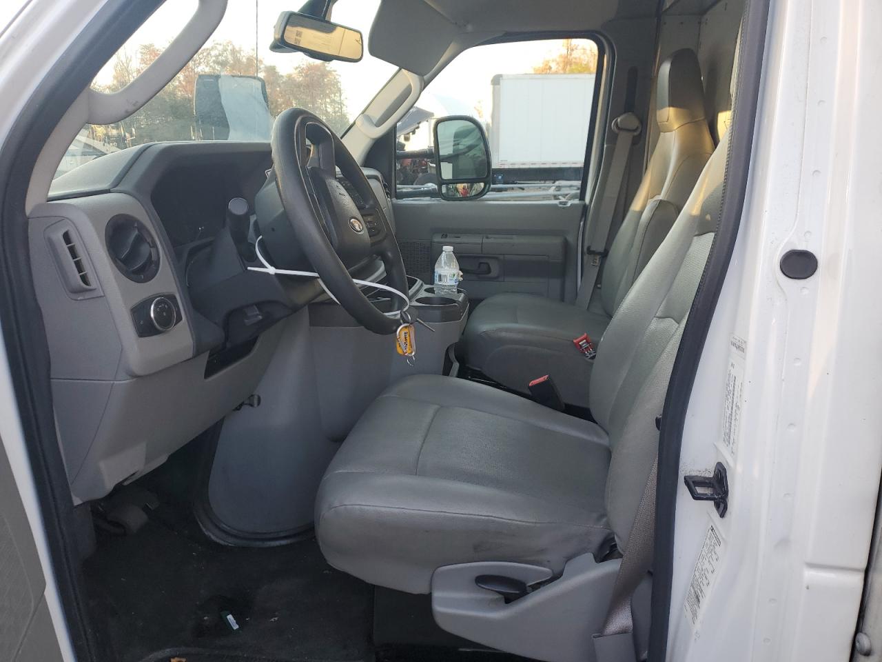 2024 Ford Econoline VIN 1FDWE3FN1RDD13950 photo 7