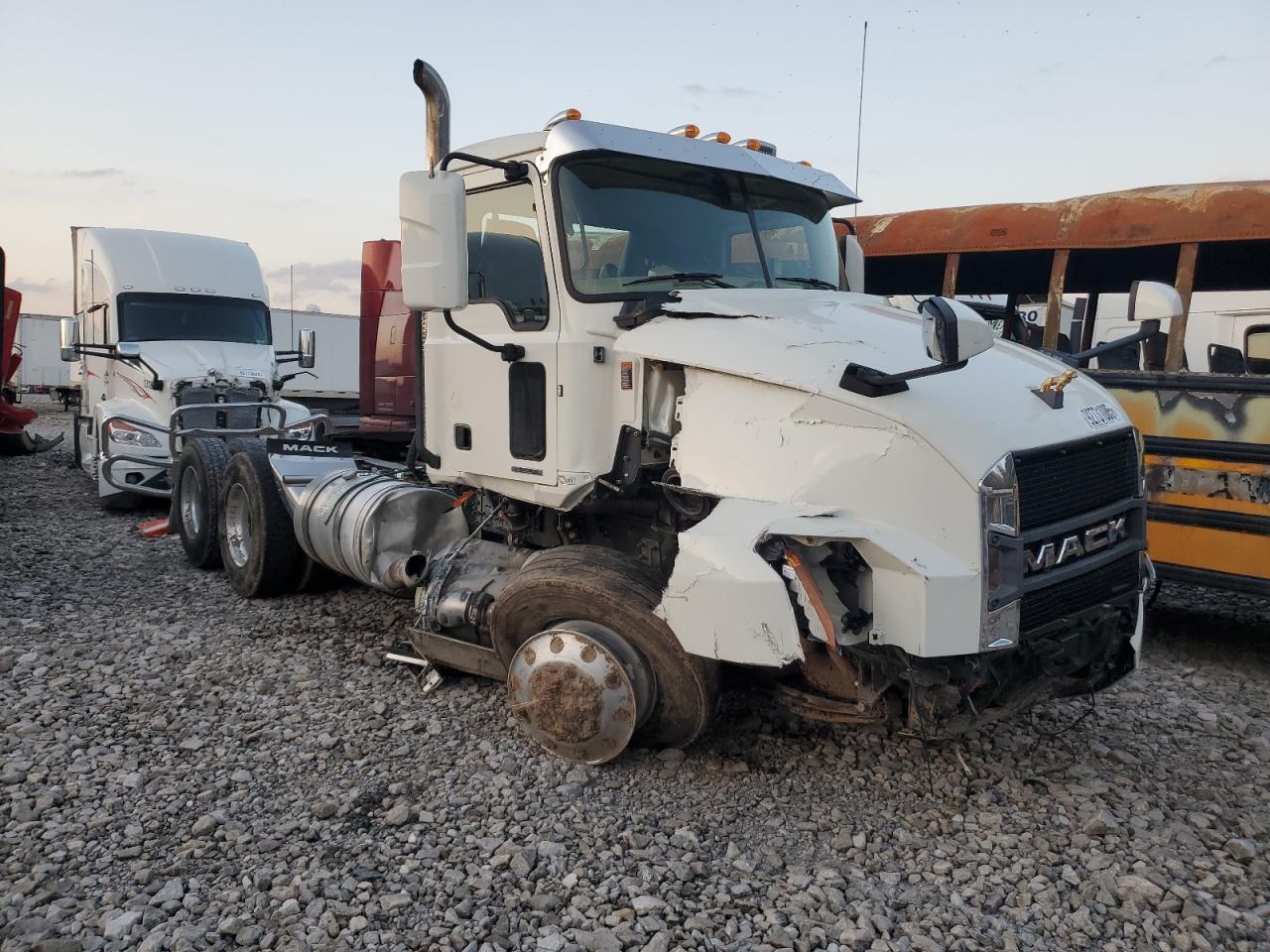 2022 MACK All other VIN 1M1AN2GY4NM026890 photo 4