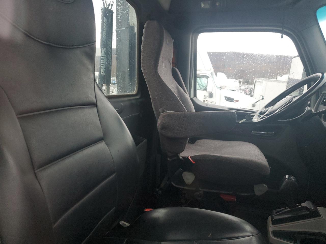 2017 PETERBILT All models VIN 1XPBA48X8HD428853 photo 6