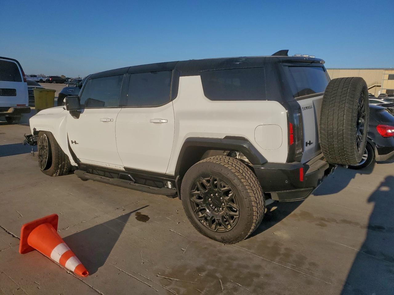 2025 GMC Hummer suv VIN 1GKT0NDE9SU117236 photo 2