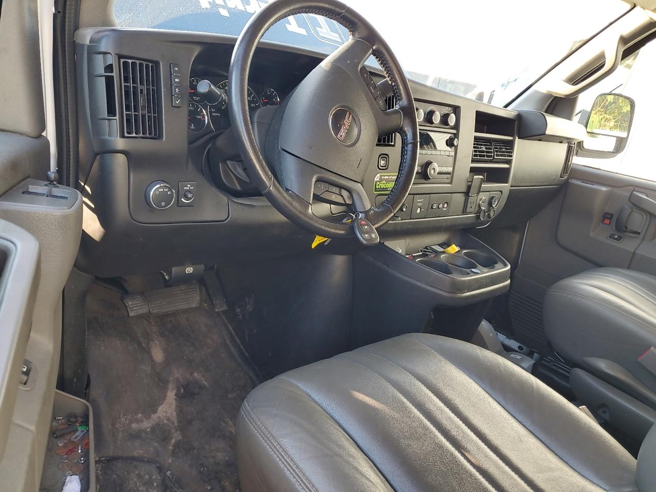 2023 GMC Savana VIN 1GTW7AFP3P1120363 photo 8