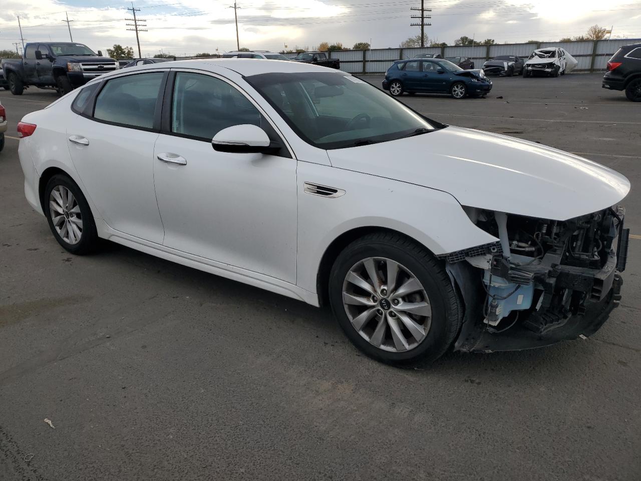 2017 Kia Optima VIN 5XXGT4L30HG172977 photo 4