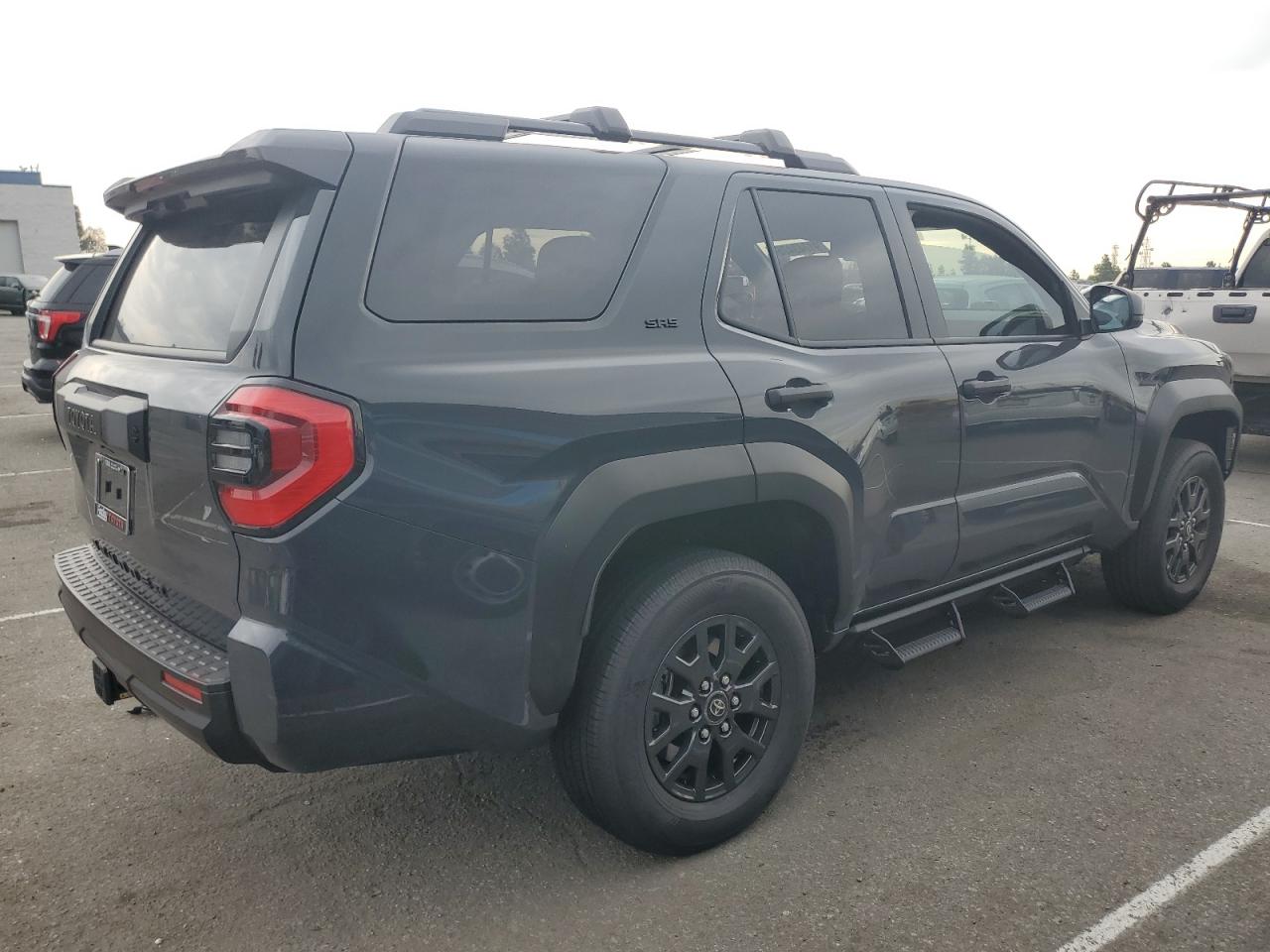 2025 Toyota 4runner VIN JTEVA5BR3S5066667 photo 3
