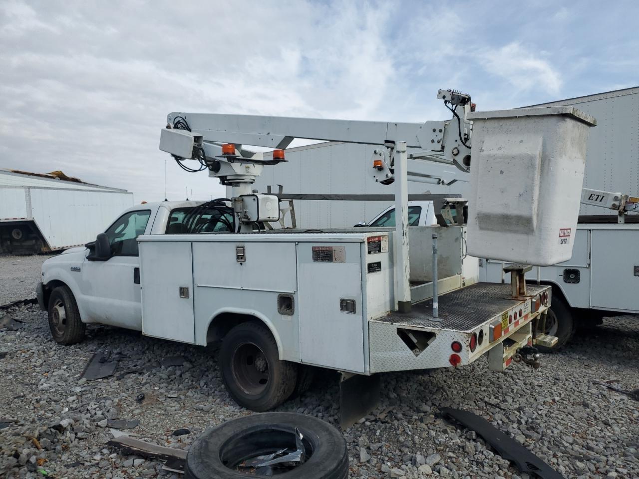 2007 Ford F350 VIN 1FDWF36Y17EA03893 photo 2