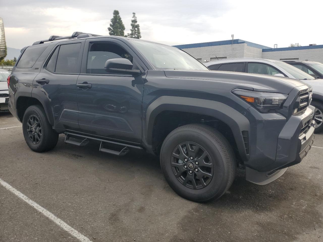 2025 Toyota 4runner VIN JTEVA5BR3S5066667 photo 4