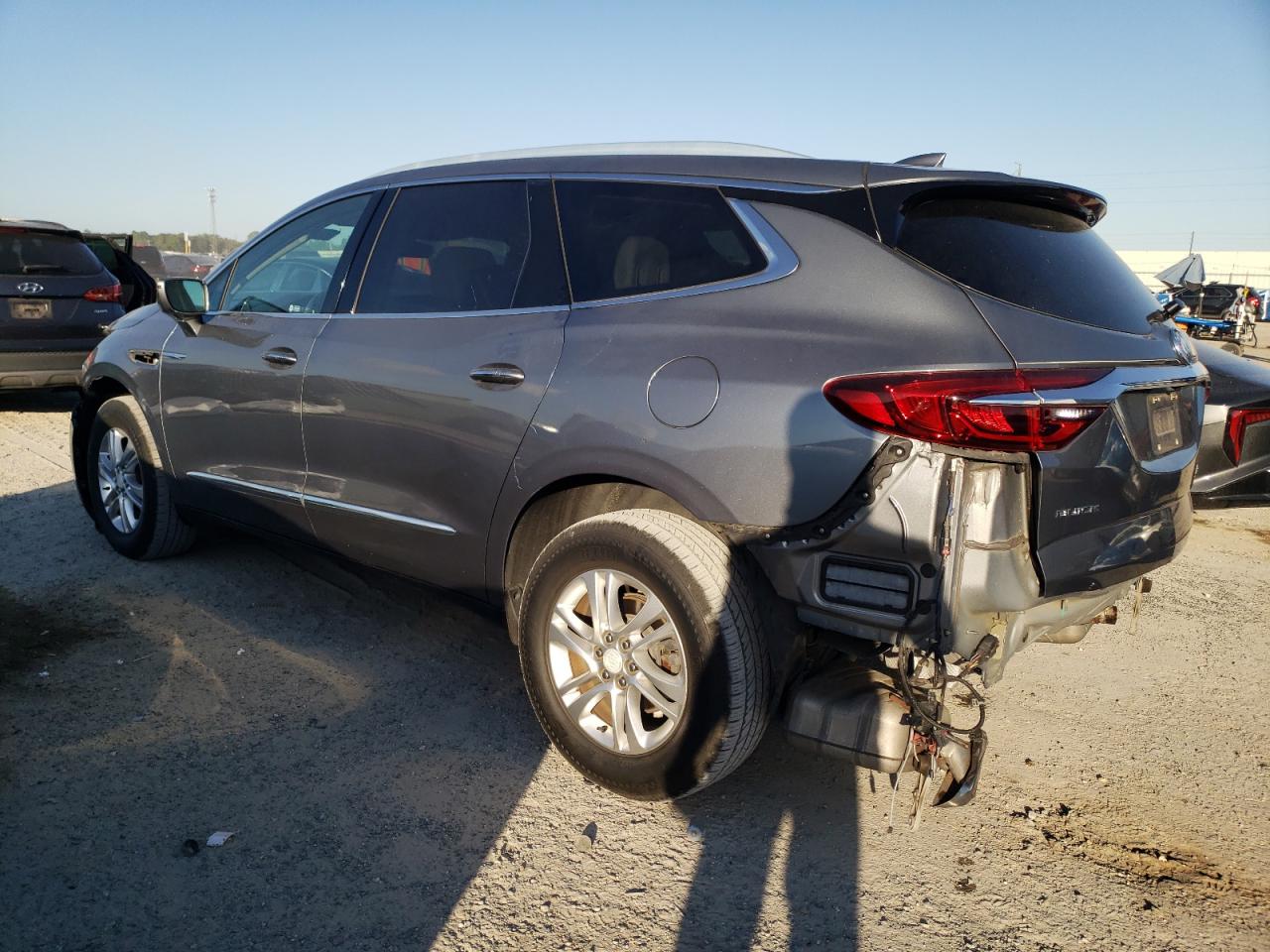 2018 Buick Enclave VIN 5GAERBKW5JJ138560 photo 2