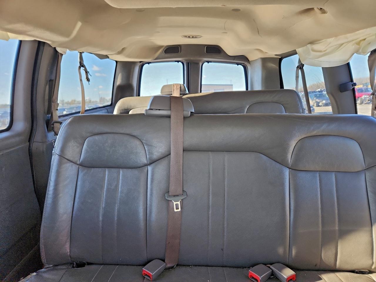 2015 Chevrolet Express VIN 1GNWGPFG1F1271601 photo 10