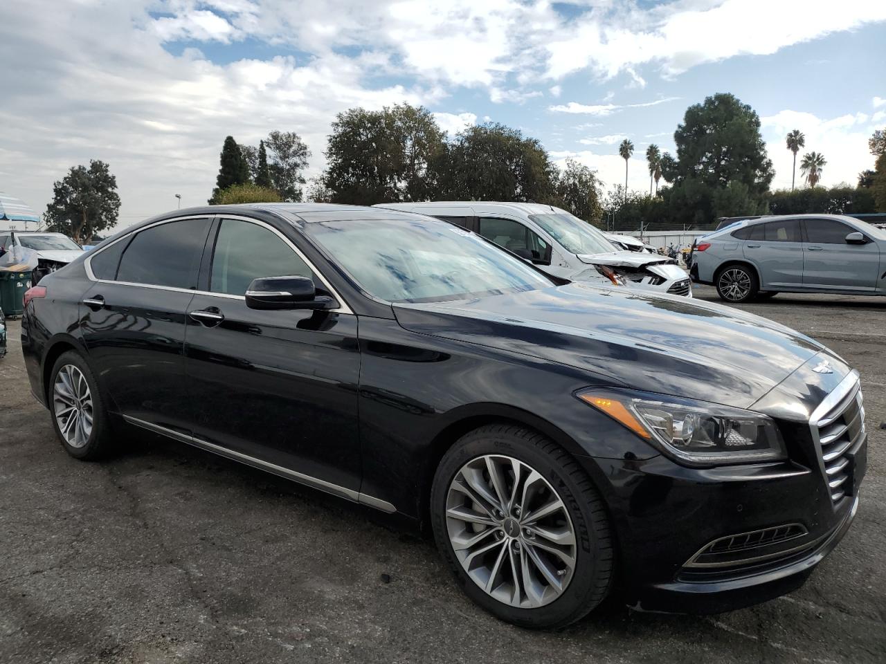 2015 Hyundai Genesis VIN KMHGN4JE1FU025715 photo 4