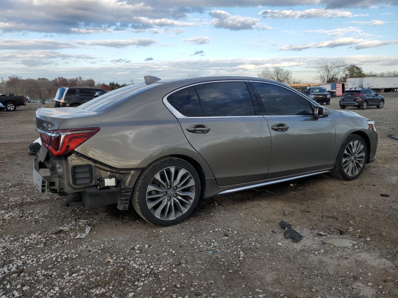 2018 Acura RLX VIN JH4KC1F51JC000984 photo 3