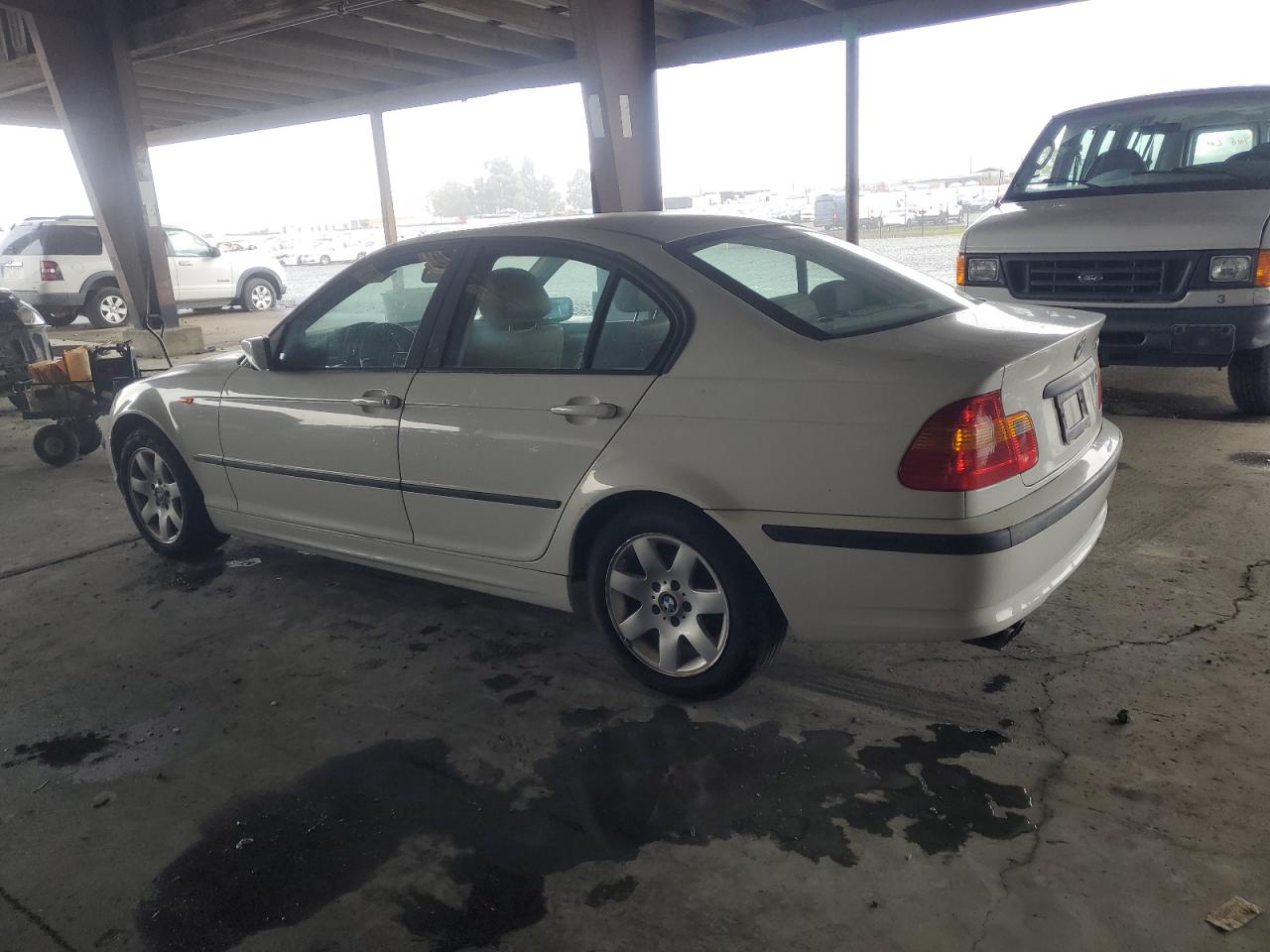2004 BMW 3 series VIN WBAAZ334X4KP88884 photo 2