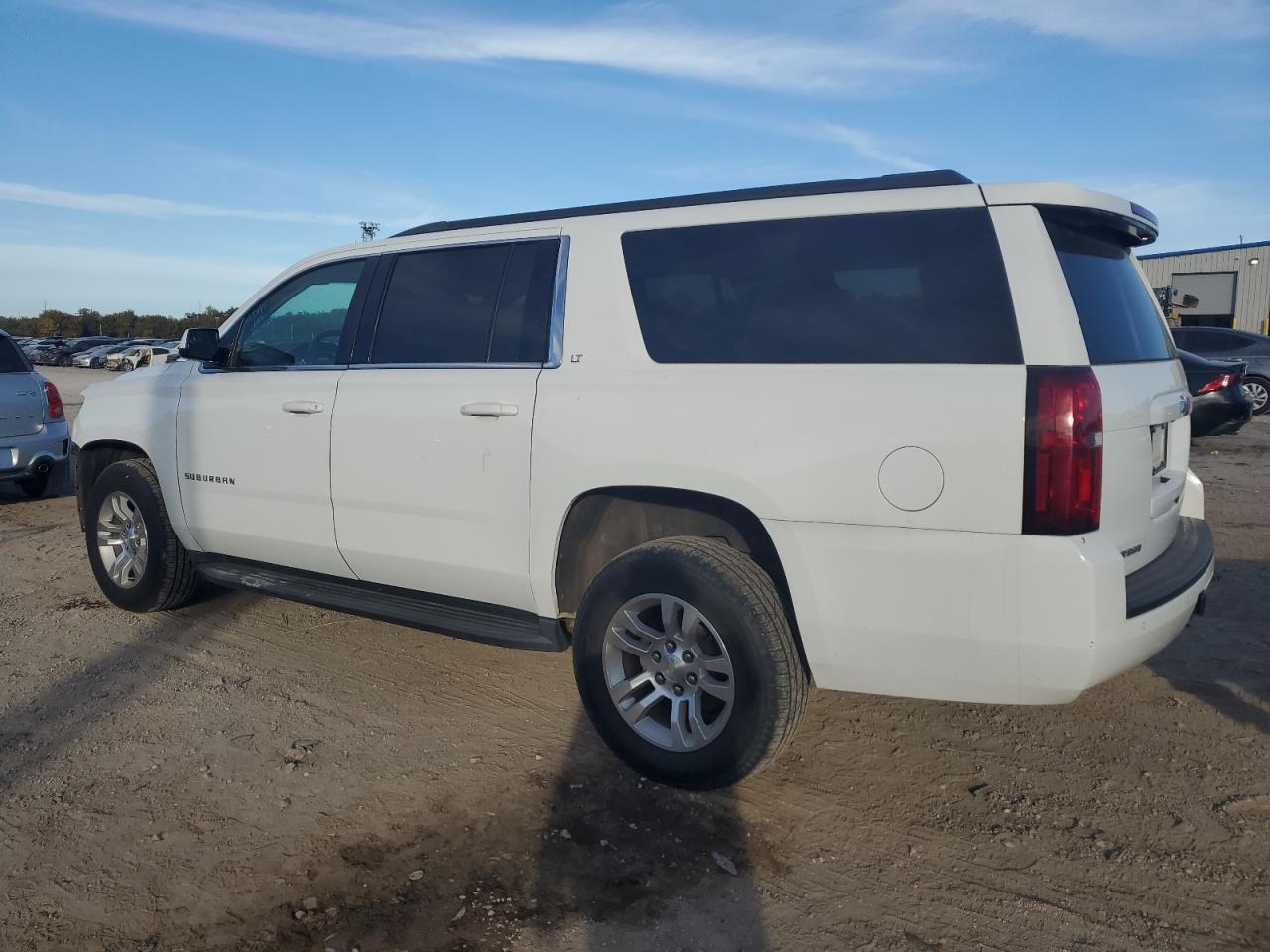 2017 Chevrolet Suburban VIN 1GNSCHKC9HR135854 photo 2