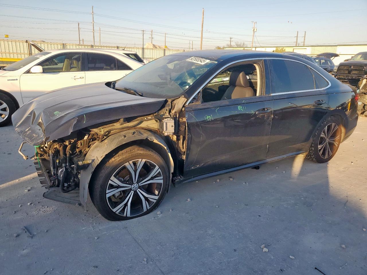2022 Volkswagen Passat VIN 1VWSA7A39NC004137 photo 1
