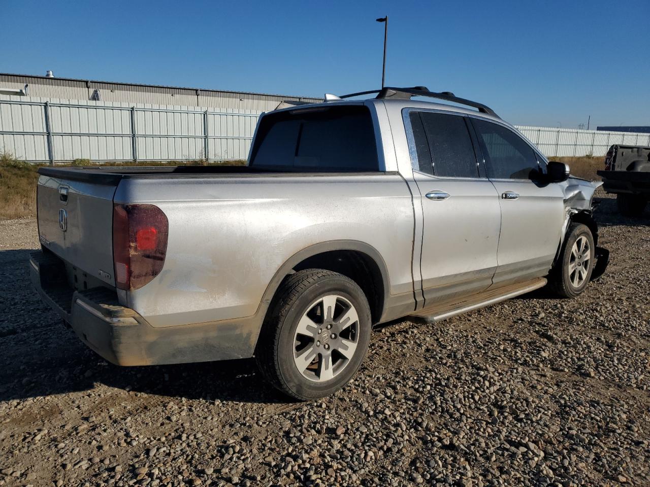 2018 Honda Ridgeline VIN 5FPYK3F72JB017542 photo 3