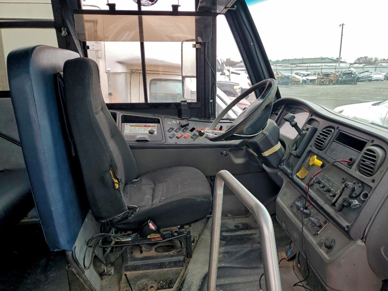 2010 FREIGLINER Saf-t-line VIN 4UZABRDT6ACAN9656 photo 5