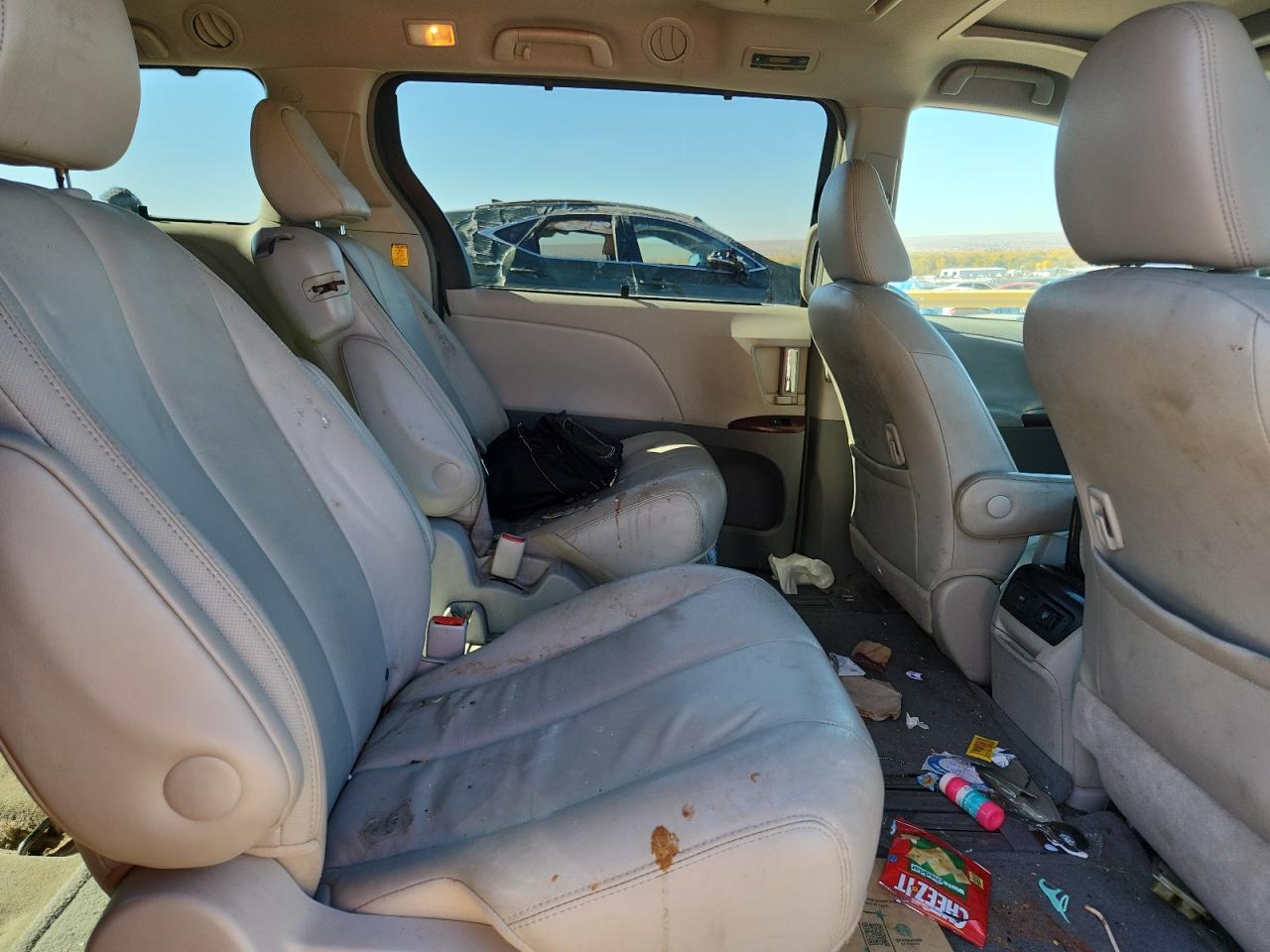2013 Toyota All models VIN 5TDYK3DC7DS280912 photo 11