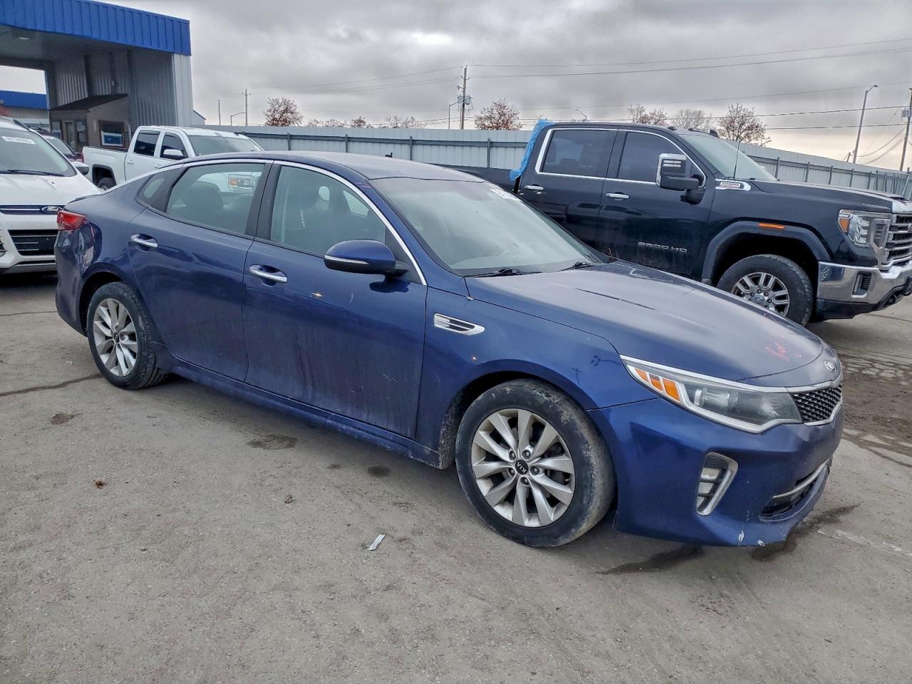 2018 Kia Optima VIN 5XXGT4L39JG224709 photo 4