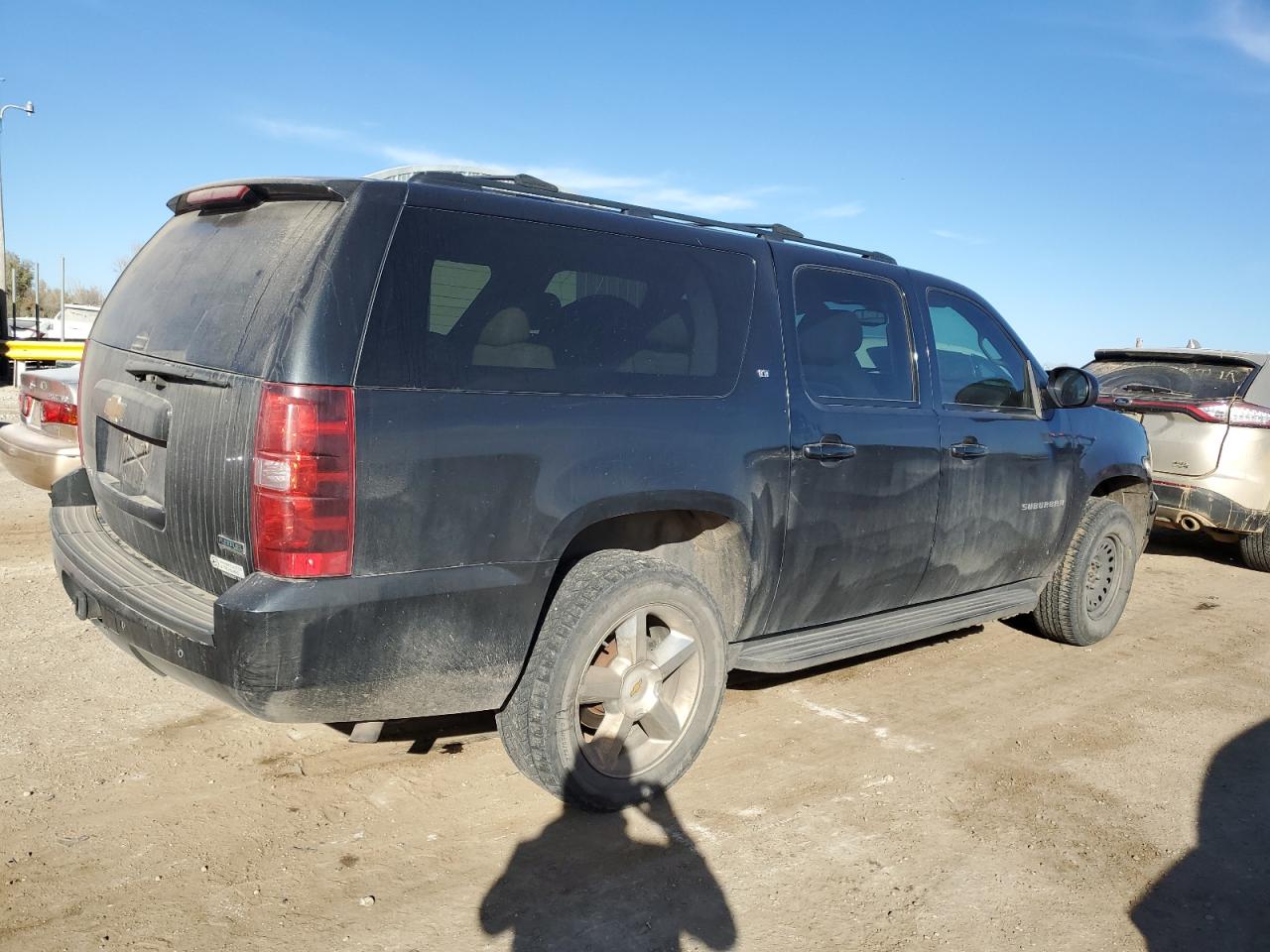2010 Chevrolet Suburban VIN 1GNUKJE32AR172023 photo 3