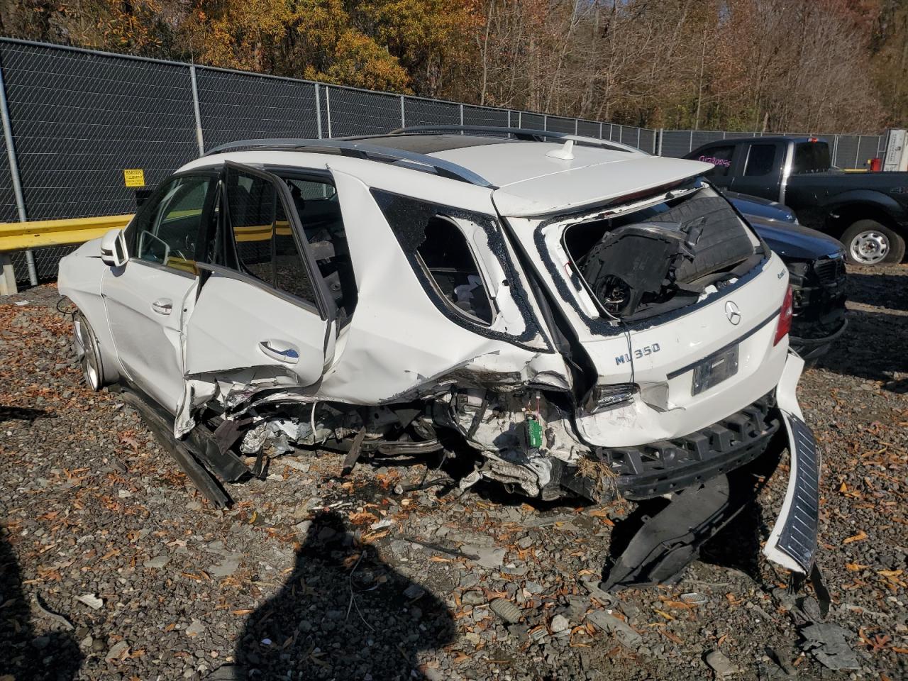2015 M-class VIN 4JGDA5HB4FA531511 photo 2