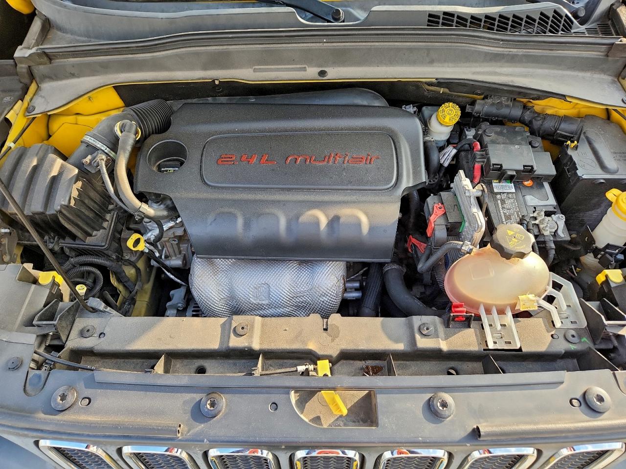 2015 Jeep Renegade VIN ZACCJAAT0FPB64545 photo 12