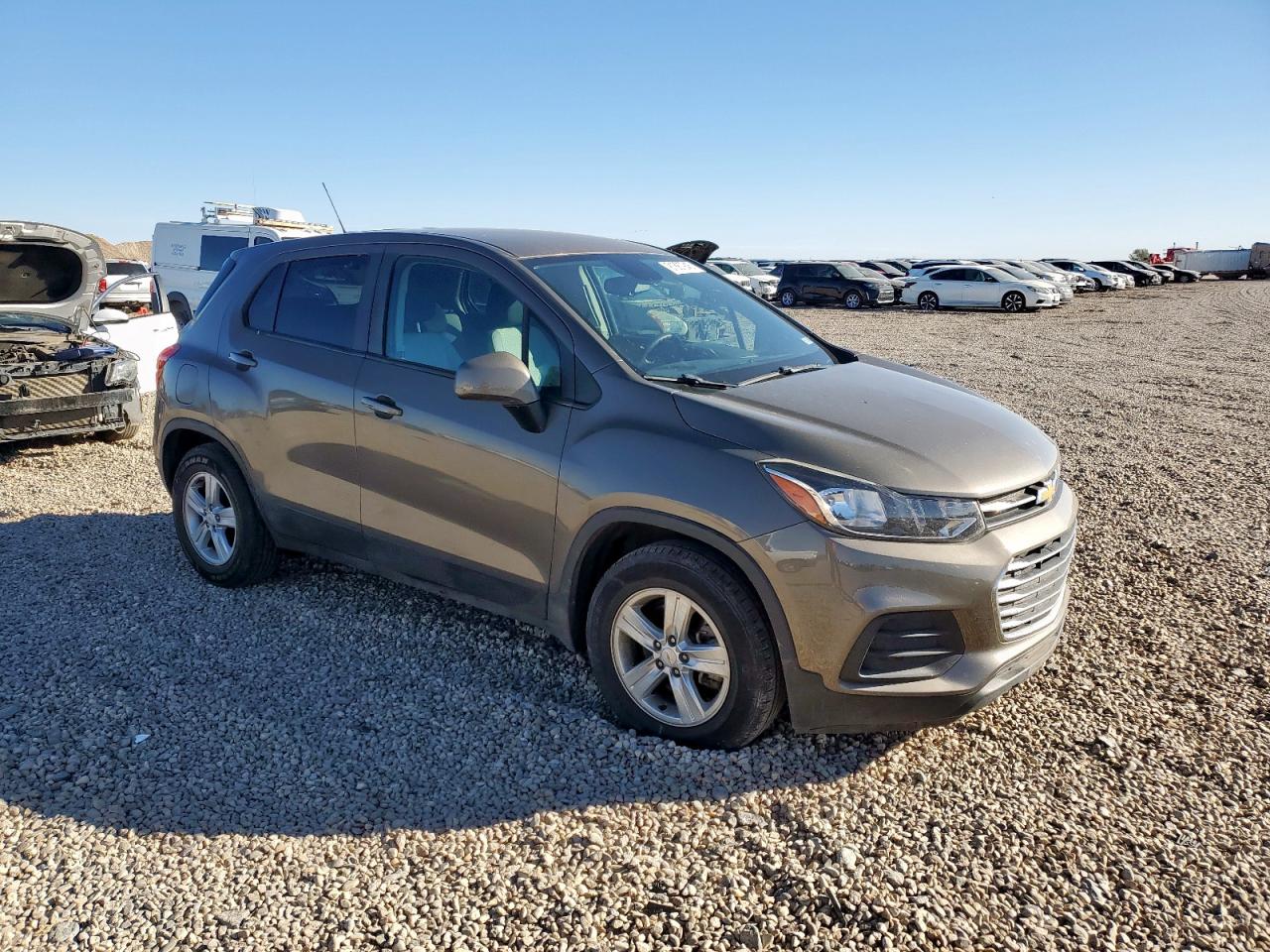 2020 Chevrolet Trax VIN KL7CJKSB2LB353883 photo 4