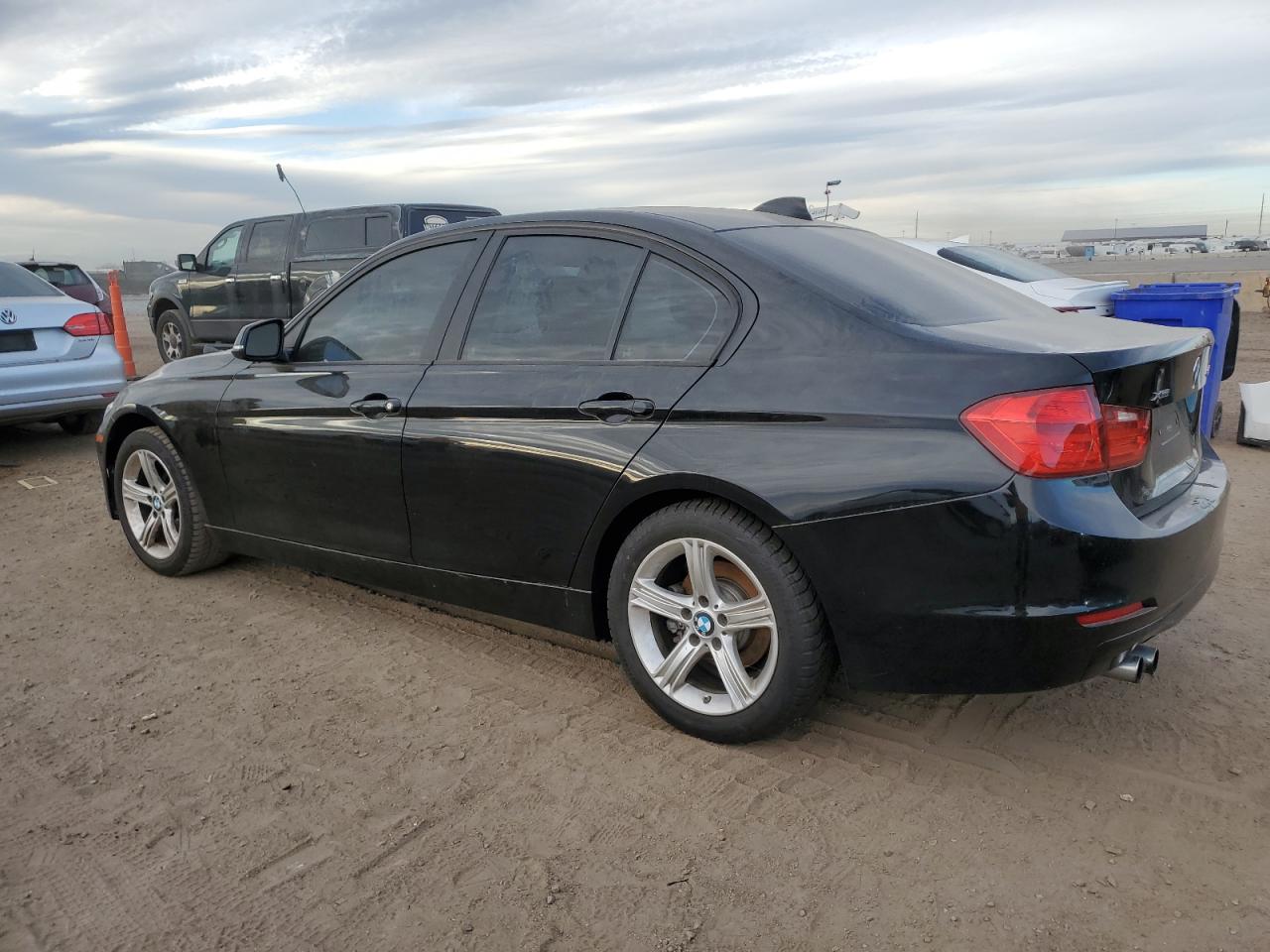 2013 BMW 3 series VIN WBA3B3C55DF536121 photo 2