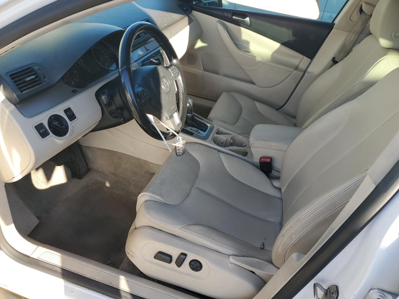 2010 Volkswagen Passat VIN WVWJM7AN6AP028776 photo 7