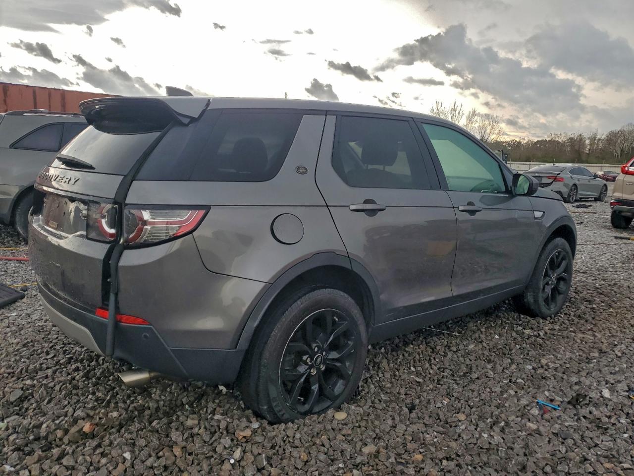 2018 LAND Discovery VIN SALCR2RX8JH758145 photo 3
