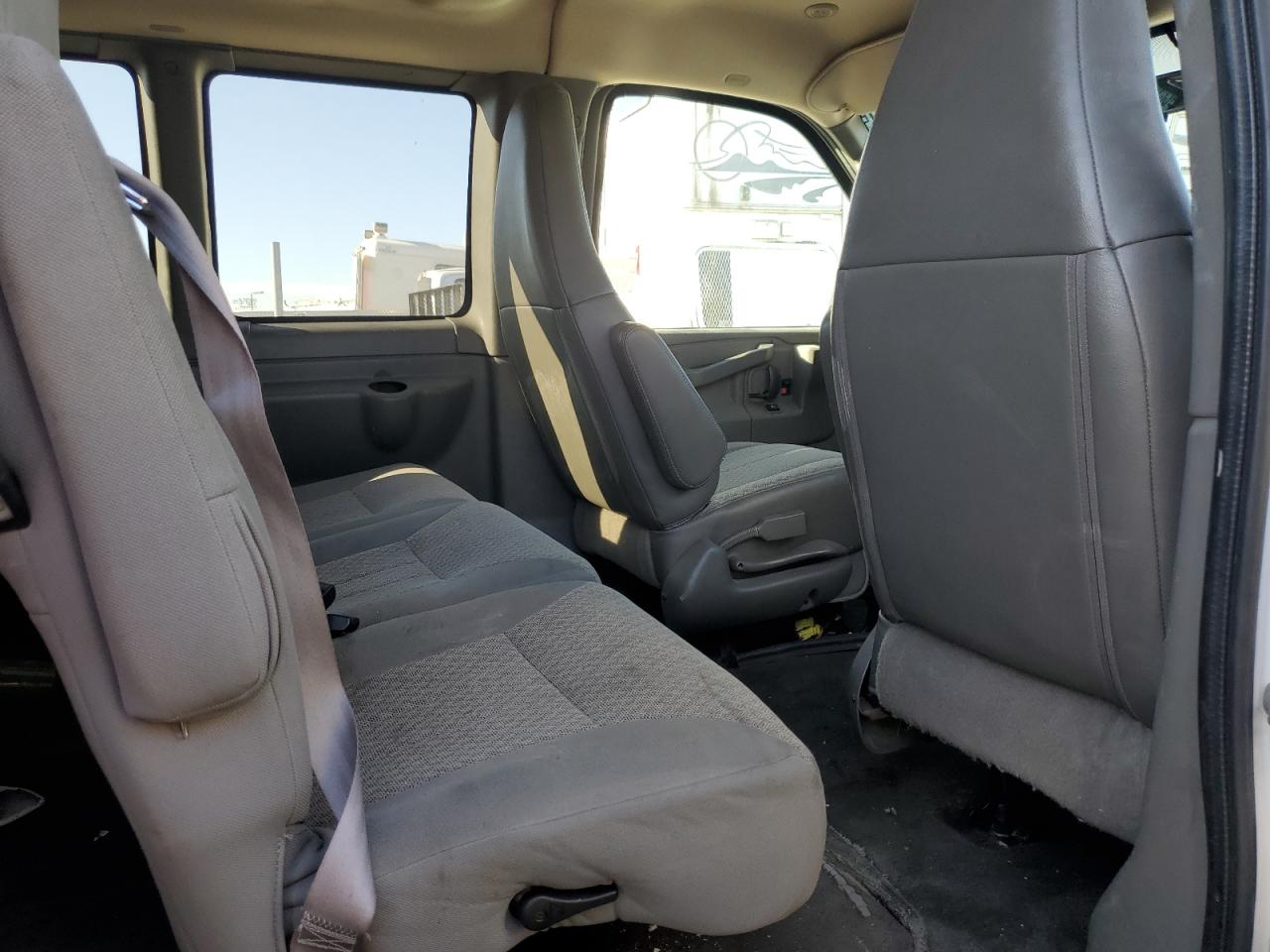 2016 Chevrolet Express VIN 1GBWGFFG2G1252015 photo 11