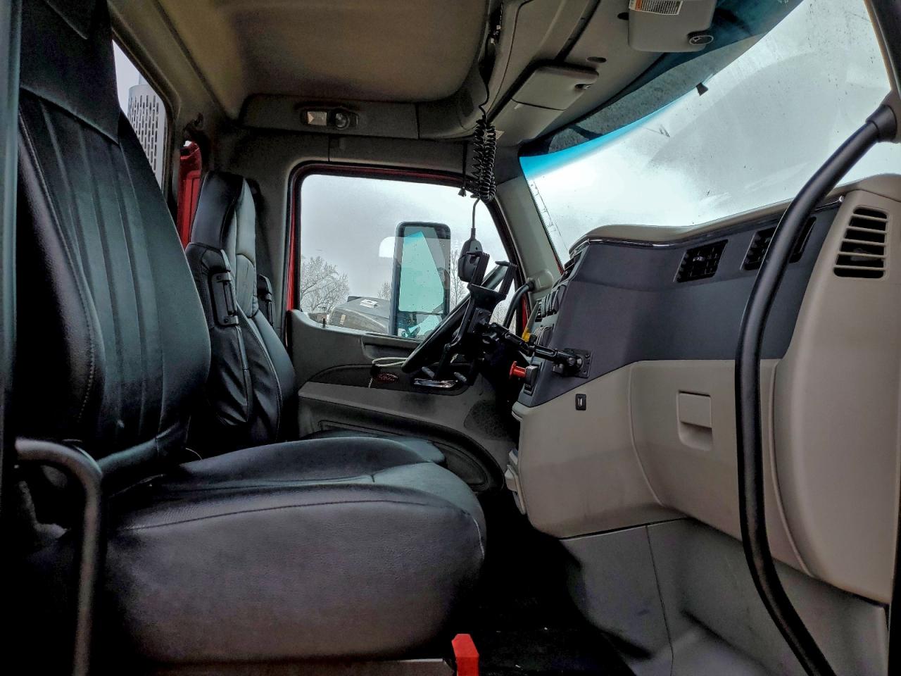 2020 PETERBILT All models VIN 1XPBDP9XXLD711058 photo 5