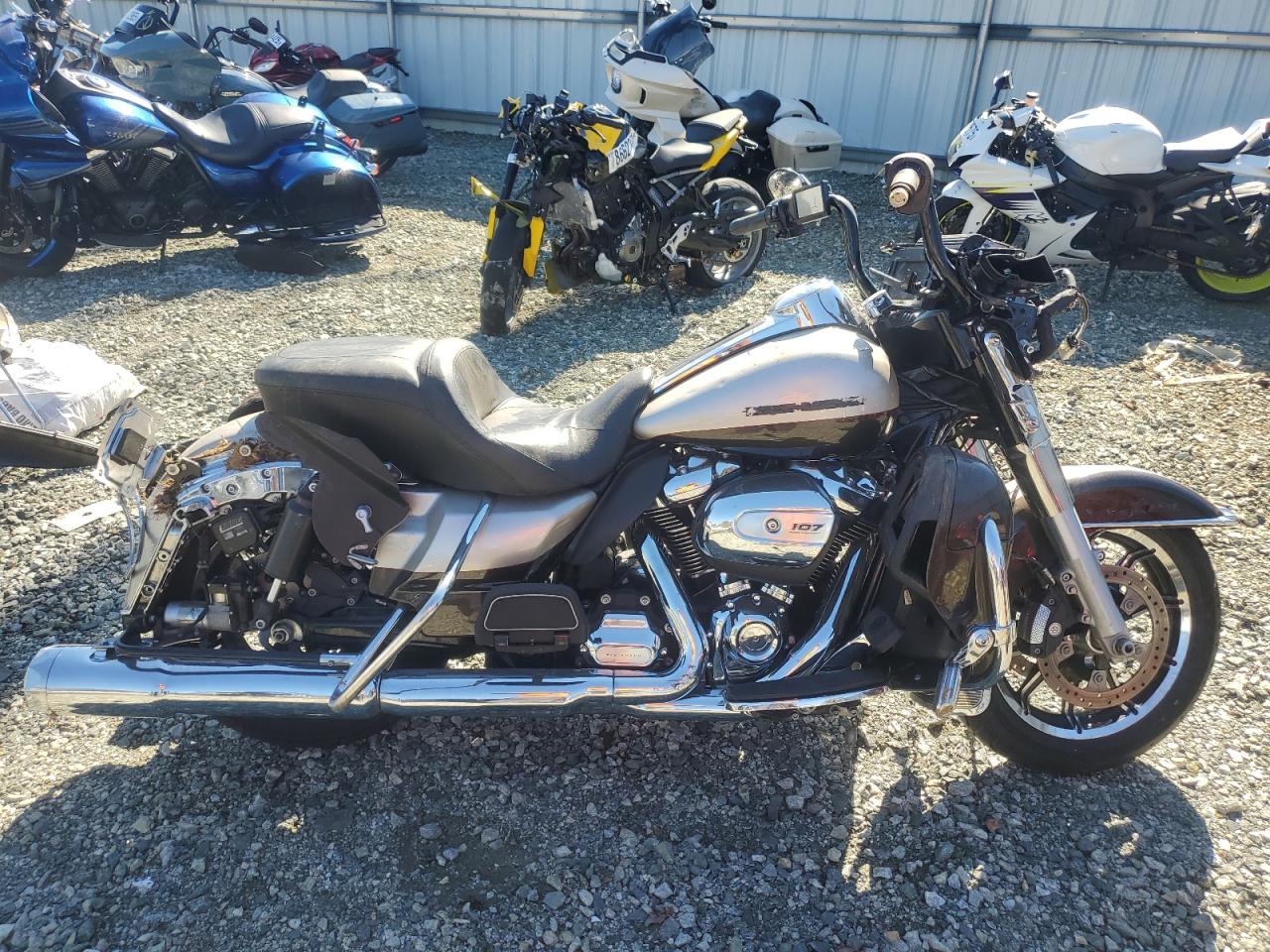 2018 Harley-Davidson Fl VIN 1HD1KED16JB664404 photo 1