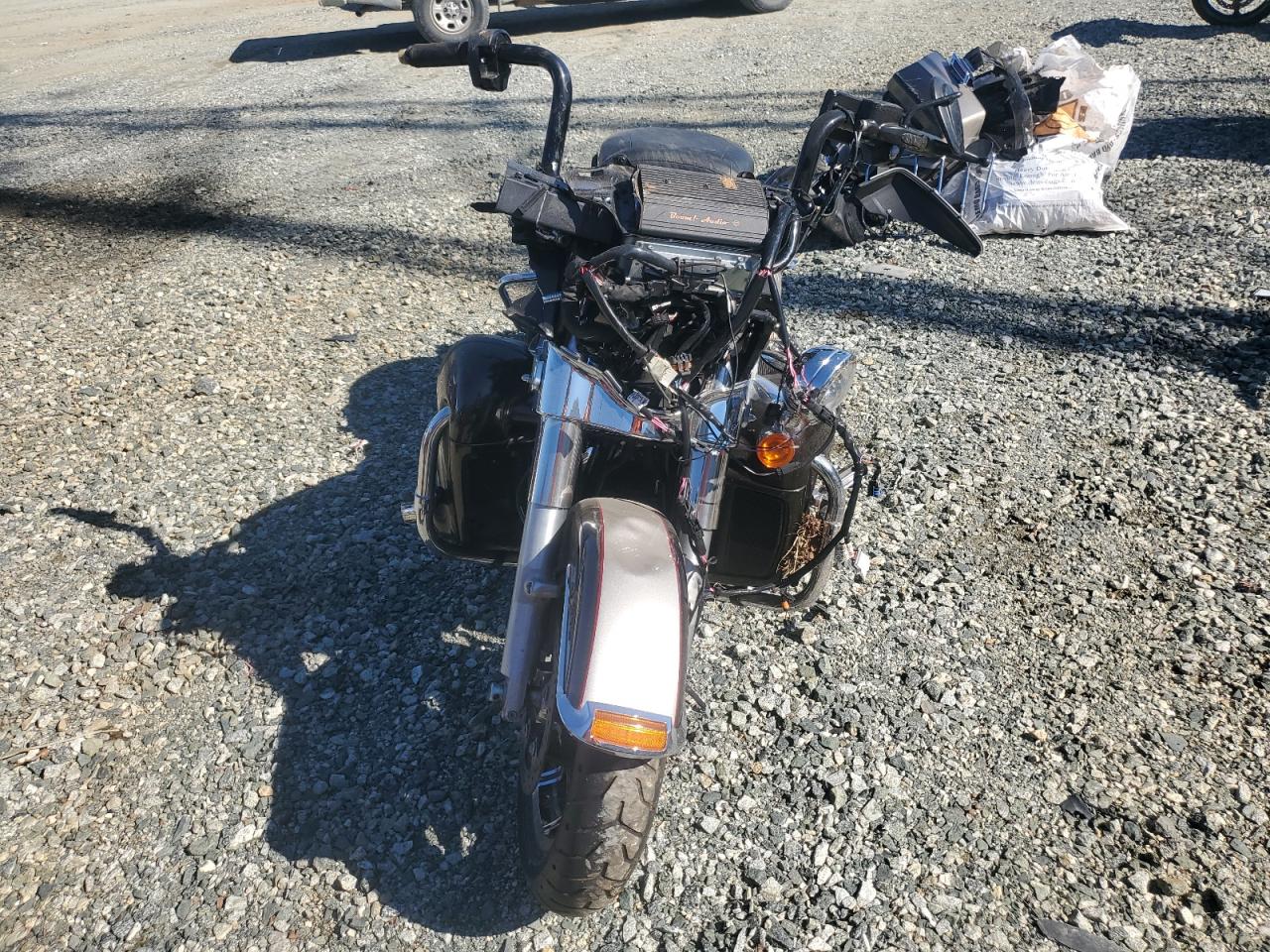 2018 Harley-Davidson Fl VIN 1HD1KED16JB664404 photo 2
