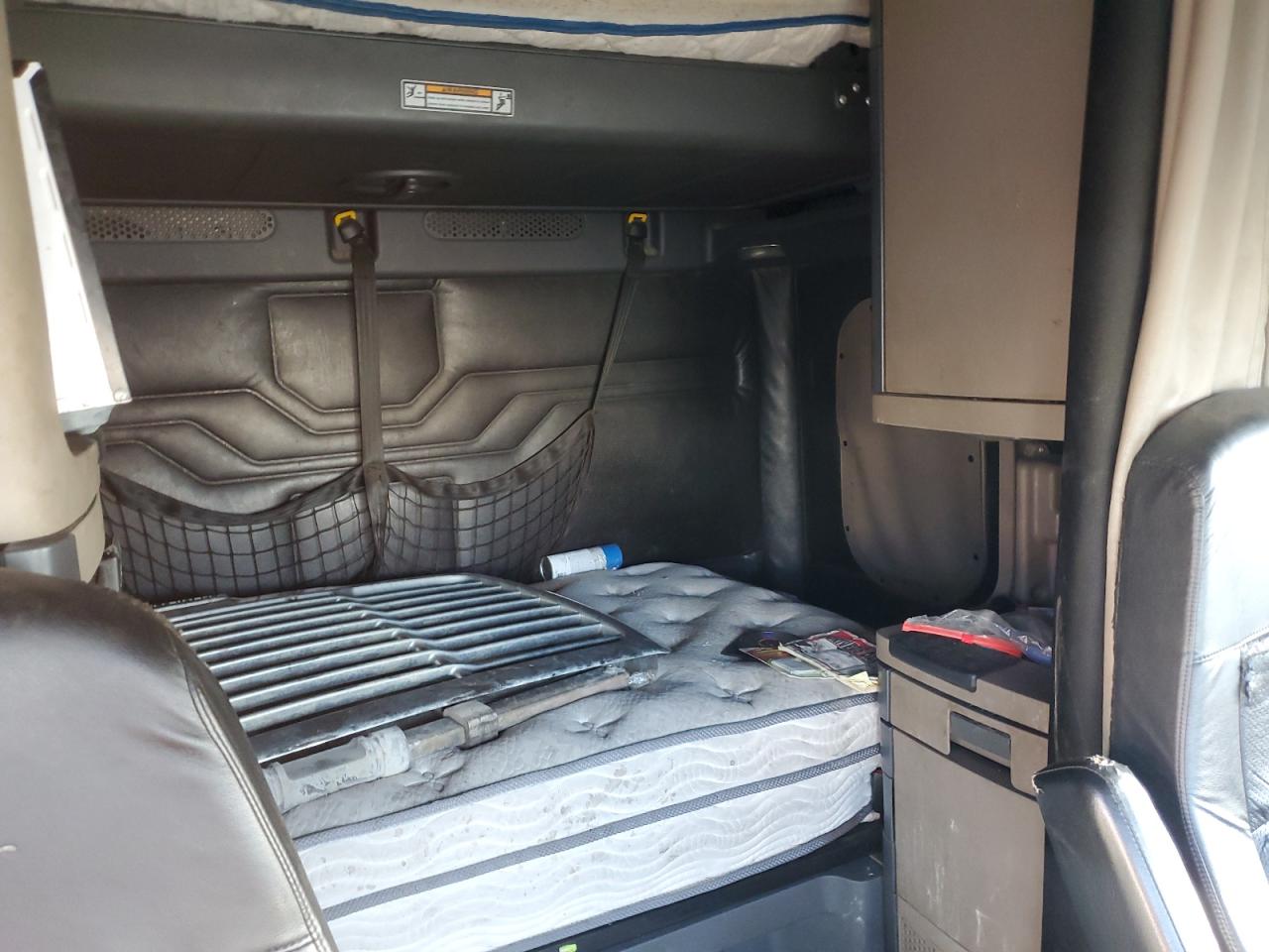 2017 FREIGHTLINER All other VIN 3AKJGLDR0HSHW9859 photo 6