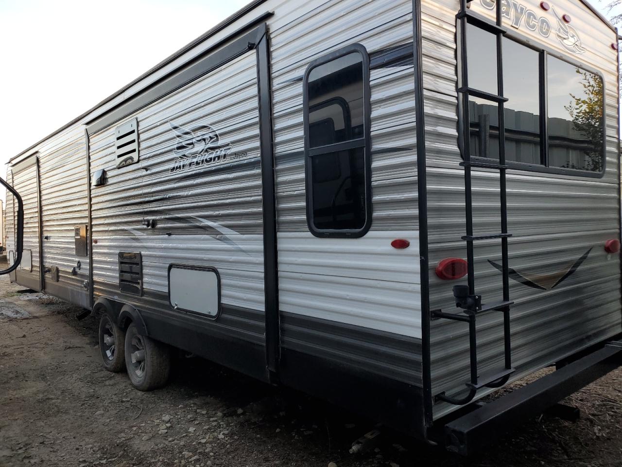 2018 JAYCO Jayco VIN 1UJBJ0BT6J1T20061 photo 3
