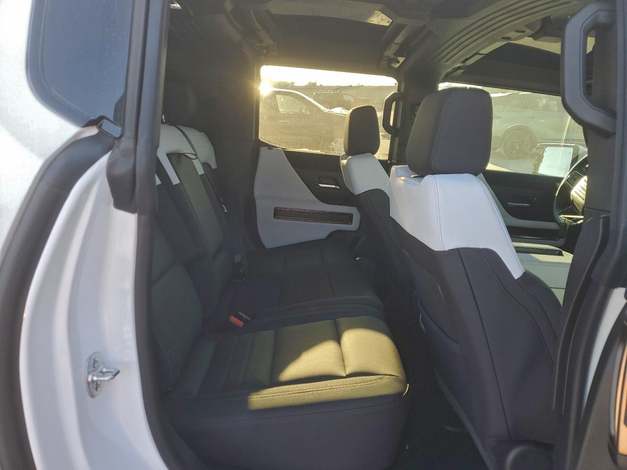 2025 GMC Hummer suv VIN 1GKT0NDE9SU117236 photo 10