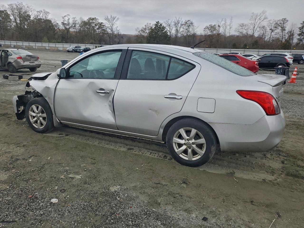 2013 Nissan Versa VIN 3N1CN7AP7DL892388 photo 2