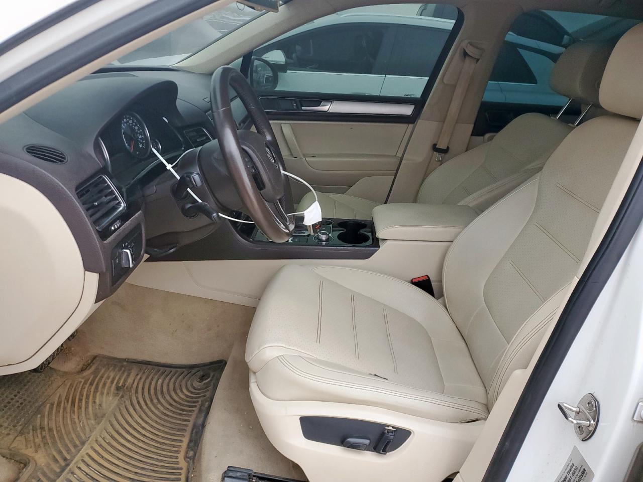2016 Volkswagen Touareg VIN WVGEF9BP9GD000516 photo 7