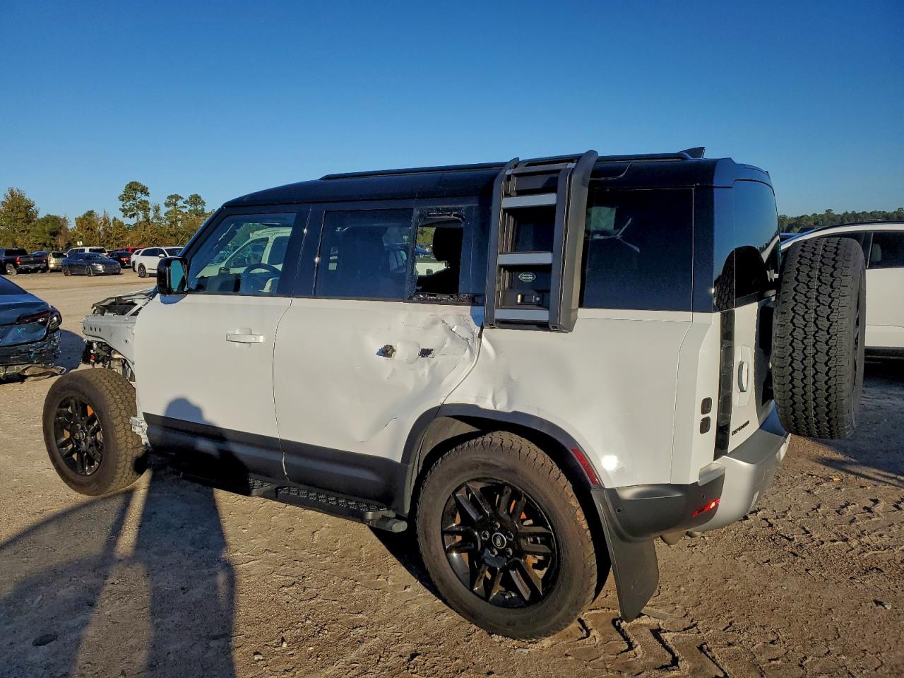 2024 Land Defender VIN SALEJ7EX2R2258239 photo 2