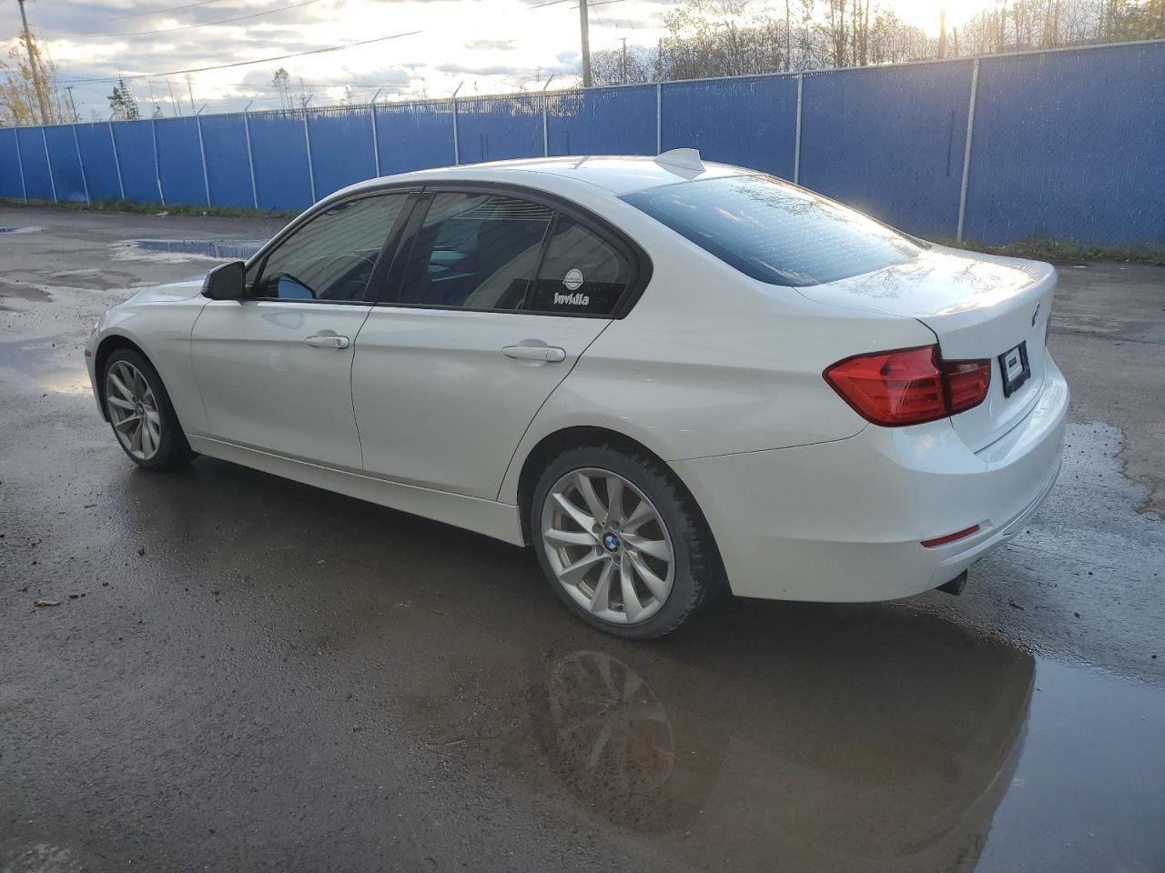2013 BMW 3 series VIN WBA3C3C58DF146983 photo 2