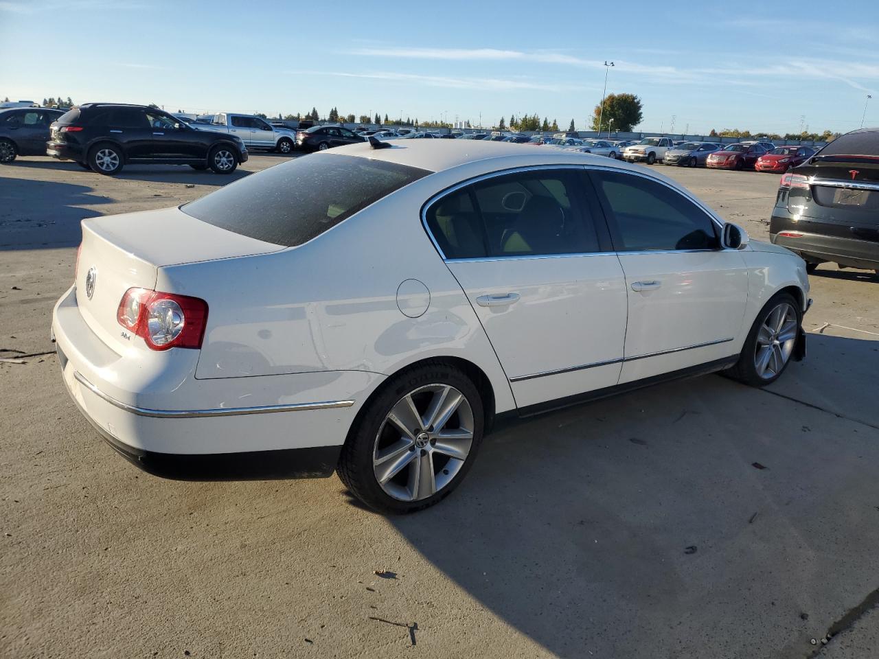 2010 Volkswagen Passat VIN WVWJM7AN6AP028776 photo 3