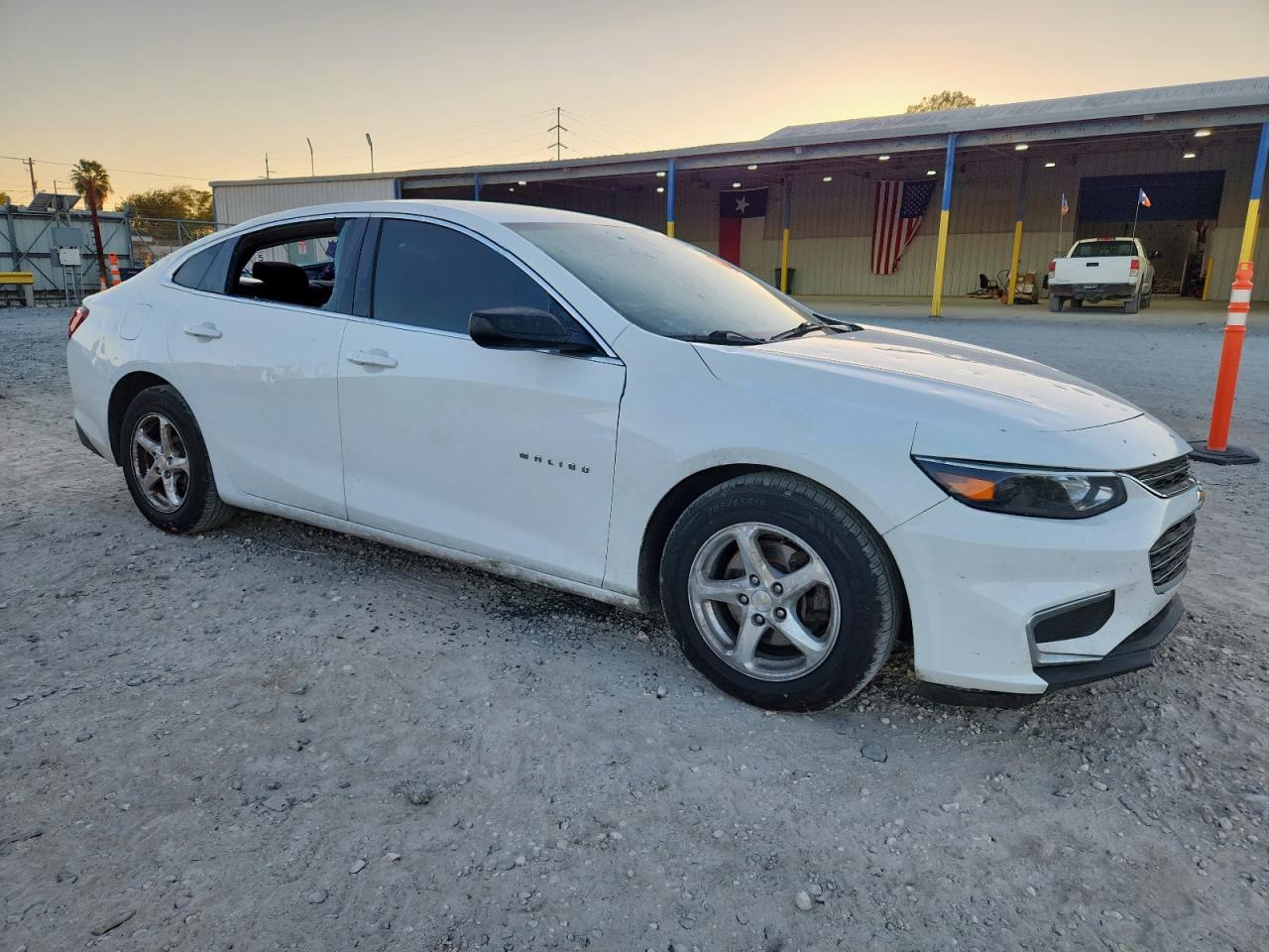 2018 Chevrolet Malibu VIN 1G1ZB5ST4JF175235 photo 4