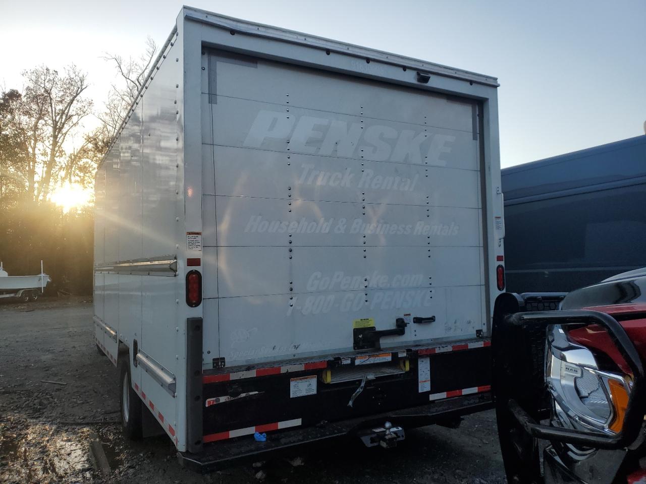 2024 Ford Econoline VIN 1FDWE3FN1RDD13950 photo 6