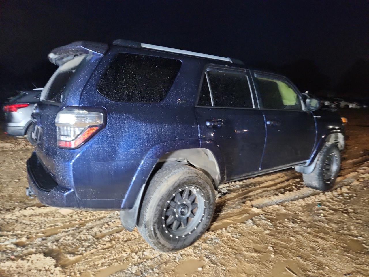 2019 Toyota 4runner VIN JTEZU5JR2K5198250 photo 3