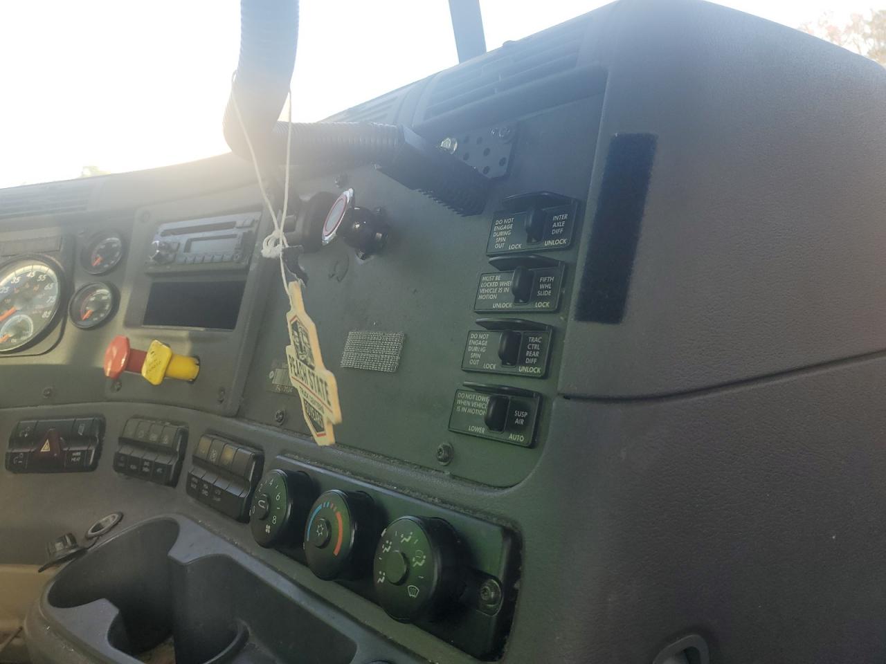 2016 FREIGHTLINER All other VIN 1FUJGEDV1GLGT2609 photo 9